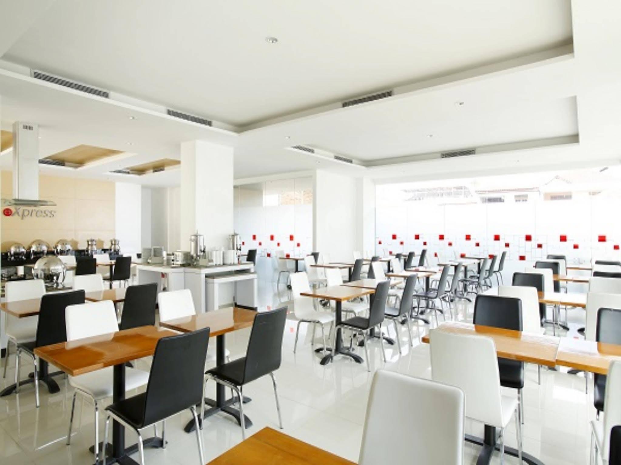 Amaris Hotel Tebet Jakarta Exterior foto